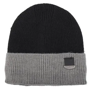 Căciulă tricotată neagră-gri cu căptușeală fleece și aplicație metalică, pentru bărbați