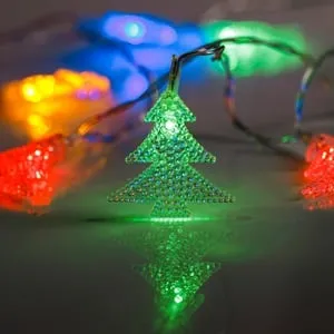 Instalatie Lumini LED Brazi Acrilici pentru Decorațiuni de Crăciun