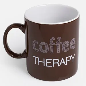 Cană mare din ceramică maro 850 ml cu mesaj Coffee Therapy – poza 3