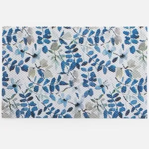Covor de baie antiderapant alb cu flori albastre 80x50cm