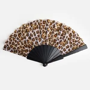 Evantai din plastic cu model leopard, 23 cm, maro