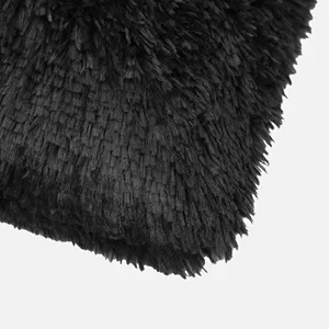 Pernă decorativă neagră shaggy 60x30 cm cu fire lungi – poza 4