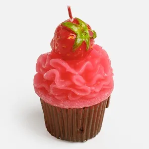 Lumânare 3D Cupcake cu Căpșună, 5x8 cm, Ceară – poza 3