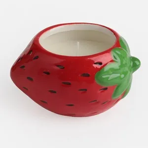 Lumânare parfumată în formă de căpșună, ceramică, roșie, 10,5x8x6 cm – poza 3