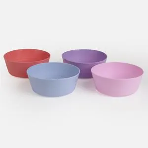 Set de 4 boluri din plastic cu culori diverse
