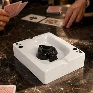 Scrumieră ceramică model carte de joc pentru birou și decor – poza 3