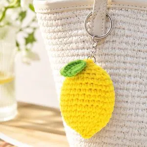 Breloc Charm Crosetat Model Lamaie
