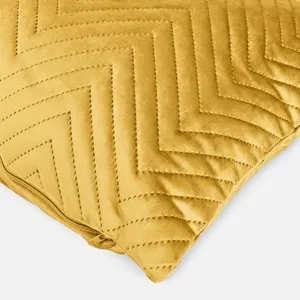 Fata de perna decorativa velvet mustar cu model zigzag in relief 45x45 cm – poza 5