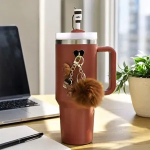 Set 4 Accesorii si Charm-uri pentru Cana Termos, Breloc Ursulet si Pompon – poza 2