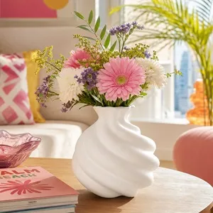 Vaza Ceramica Alba cu Aspect Nisipos si Model Spirala Ø19x20cm – poza 3