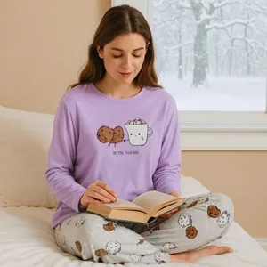 Set Pijama de Iarnă Lila și Gri cu Cană de Cafea \"Better Together\"