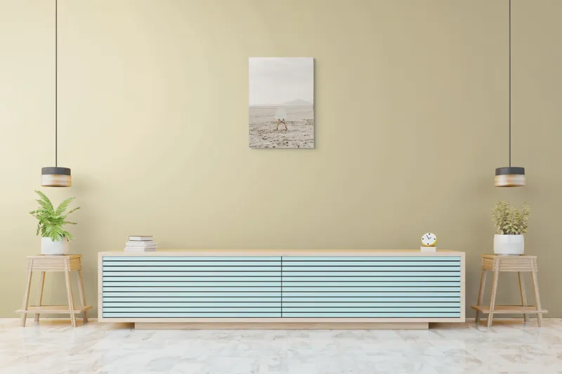 Tablou Canvas, "Scaun singuratic în deșertul vast", Scaun, Deșert, Singurătate, Minimalism, Calm, Pustietate, Linii, Horizon, Gândire, Izolare, 50 x 70 cm – poza 6