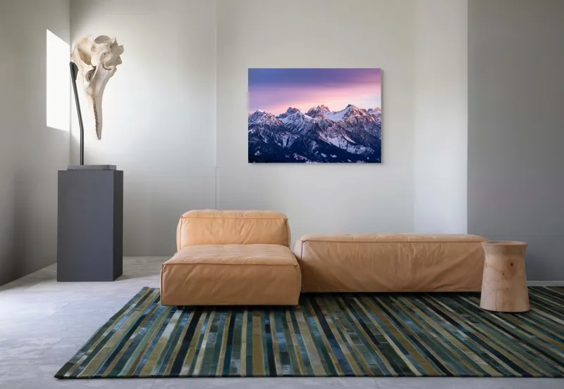 Tablou Canvas, "Strălucirea apusului peste munți înzăpeziți", Mileniu, Majestuos, Munți, Lumină, Asfințit, Alb, Cer, Magie, Întruchipare, Timpurie, Puritate, Căldură, Creste, Înălțime, Liniște., 100 x 70 cm – poza 7