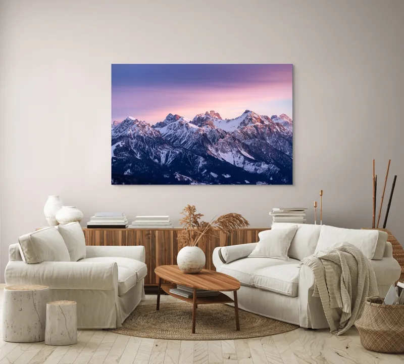Tablou Canvas, "Strălucirea apusului peste munți înzăpeziți", Mileniu, Majestuos, Munți, Lumină, Asfințit, Alb, Cer, Magie, Întruchipare, Timpurie, Puritate, Căldură, Creste, Înălțime, Liniște., 150 x 100 cm – poza 3