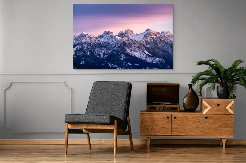 Tablou Canvas, "Strălucirea apusului peste munți înzăpeziți", Mileniu, Majestuos, Munți, Lumină, Asfințit, Alb, Cer, Magie, Întruchipare, Timpurie, Puritate, Căldură, Creste, Înălțime, Liniște., 150 x 100 cm – poza 8