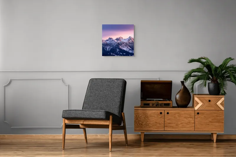 Tablou Canvas, "Strălucirea apusului peste munți înzăpeziți", Mileniu, Majestuos, Munți, Lumină, Asfințit, Alb, Cer, Magie, Întruchipare, Timpurie, Puritate, Căldură, Creste, Înălțime, Liniște., 50 x 50 cm – poza 6
