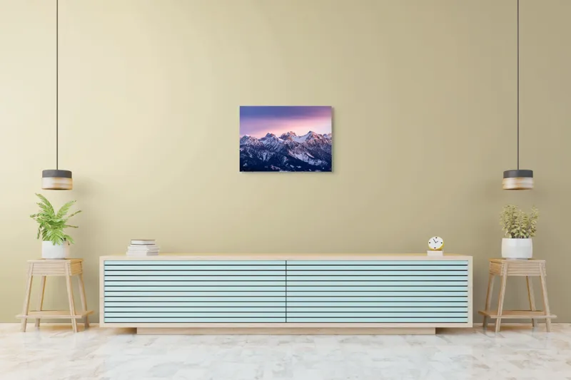Tablou Canvas, "Strălucirea apusului peste munți înzăpeziți", Mileniu, Majestuos, Munți, Lumină, Asfințit, Alb, Cer, Magie, Întruchipare, Timpurie, Puritate, Căldură, Creste, Înălțime, Liniște., 70 x 50 cm – poza 7