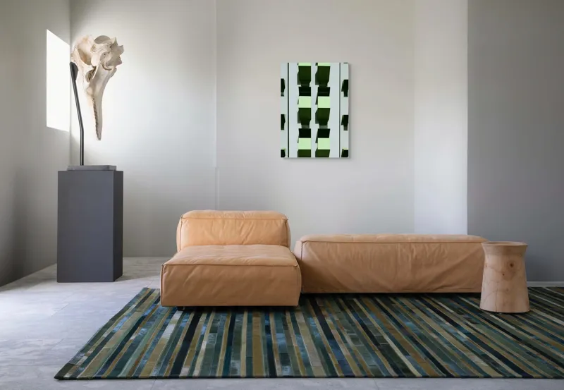 Tablou Canvas, "Balcoane verzi pe fațadă gri", Verde, Geometrie, Structură, Repetiție, Modern, Simetrie, Urban, Verticalitate, 50 x 70 cm – poza 7