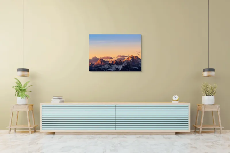 Tablou Canvas, "Apus de soare peste munți maiestuoși", Munte, Apus, Cer, Nori, Lumina, Culori, Frumusețe, Seară, Răsfrângere, Păduri, 100 x 70 cm – poza 4