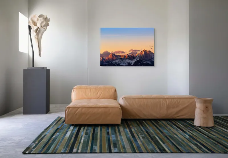 Tablou Canvas, "Apus de soare peste munți maiestuoși", Munte, Apus, Cer, Nori, Lumina, Culori, Frumusețe, Seară, Răsfrângere, Păduri, 100 x 70 cm – poza 7