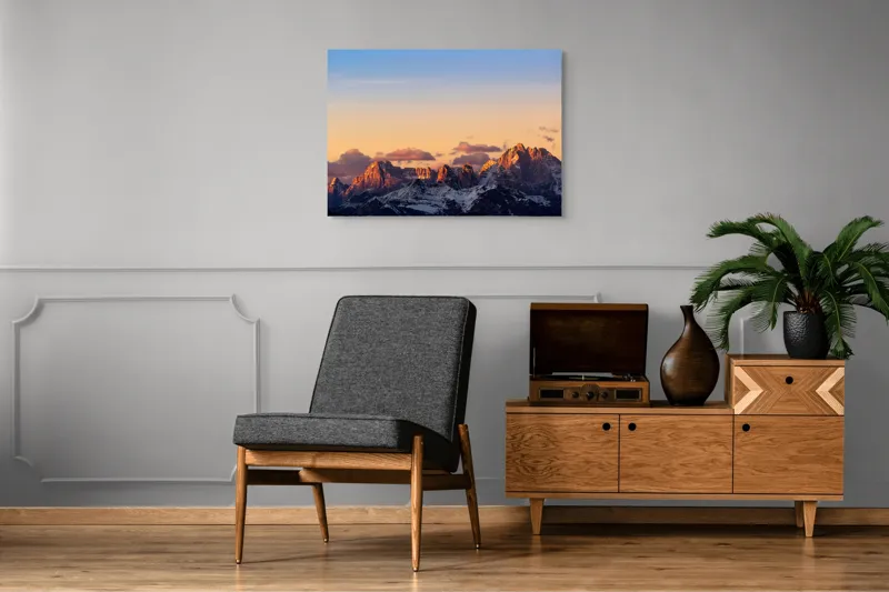 Tablou Canvas, "Apus de soare peste munți maiestuoși", Munte, Apus, Cer, Nori, Lumina, Culori, Frumusețe, Seară, Răsfrângere, Păduri, 100 x 70 cm – poza 8