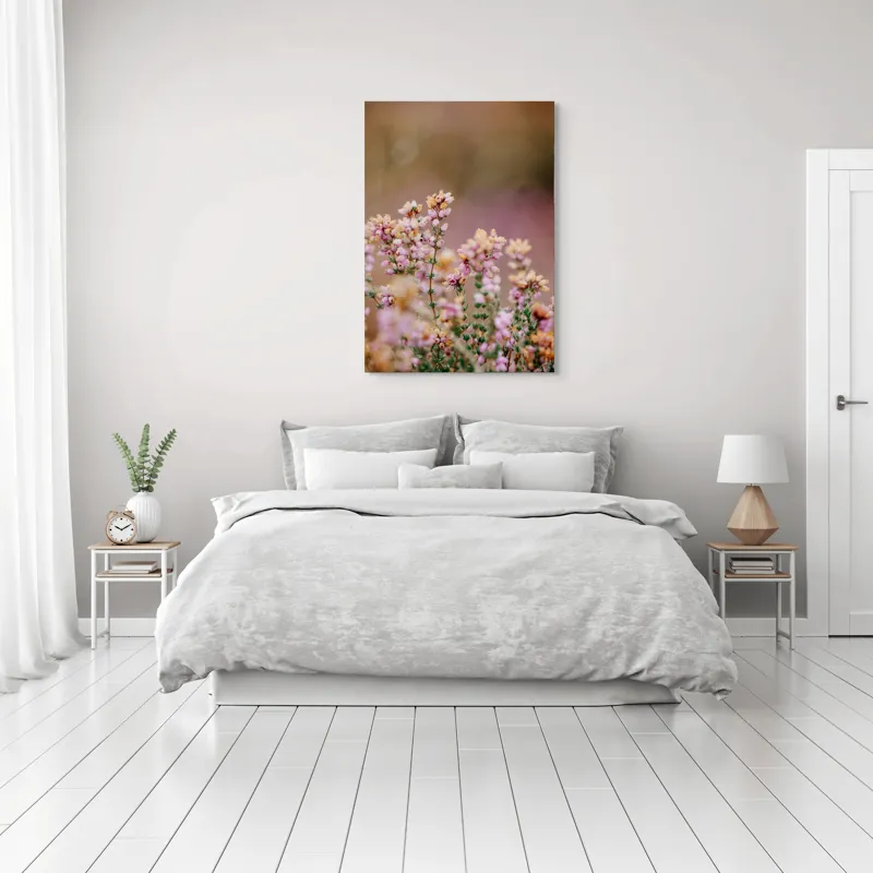 Tablou Canvas, "Flori de toamnă la amurg", Flori, Roz, Fragilitate, Natură, Delicatețe, Fundal, Verde, Pastel, Blândețe, Vedele., 70 x 100 cm – poza 3