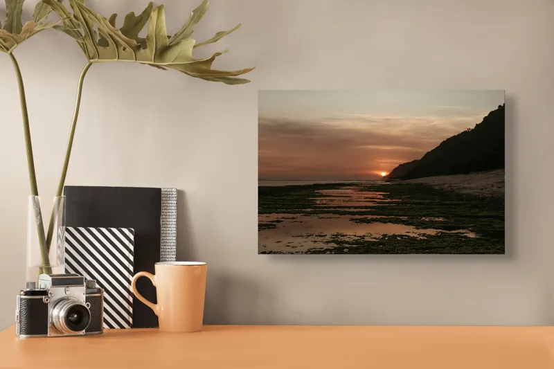 Tablou Canvas, "Apus de soare peste ocean liniștit", Apus, Cer, Nor, Ocean, Culori, Serene, Stânci, Reflexie, Natură, Peisaj, 39 x 26 cm – poza 3