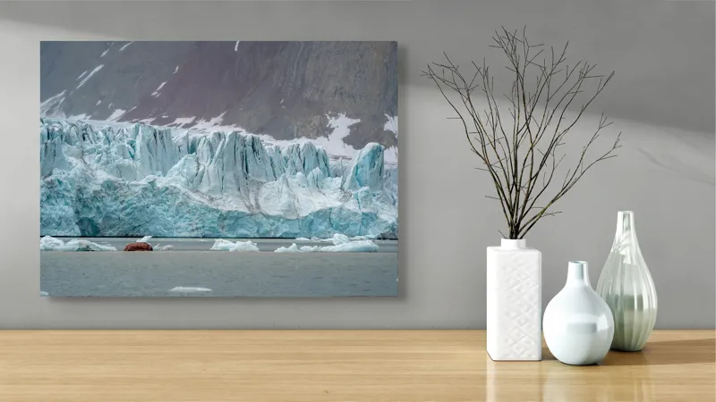 Tablou Canvas, "Strălucirea cristalelor arctice sub cerul sumbru", 70 x 50 cm – poza 3