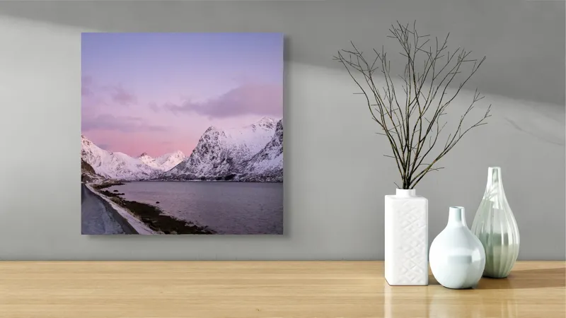 Tablou Canvas pe temă de peisaj montan cu culori vibrante, 50 x 50 cm – poza 3