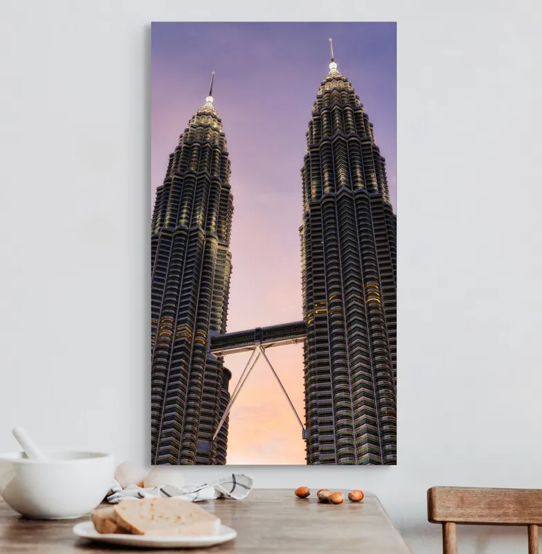 Tablou Canvas, "Turnurile în aurora dimineții lineștite", Nu știu cine sunt în imagine, dar cele două clădiri sunt impresionante., 50 x 90 cm – poza 3