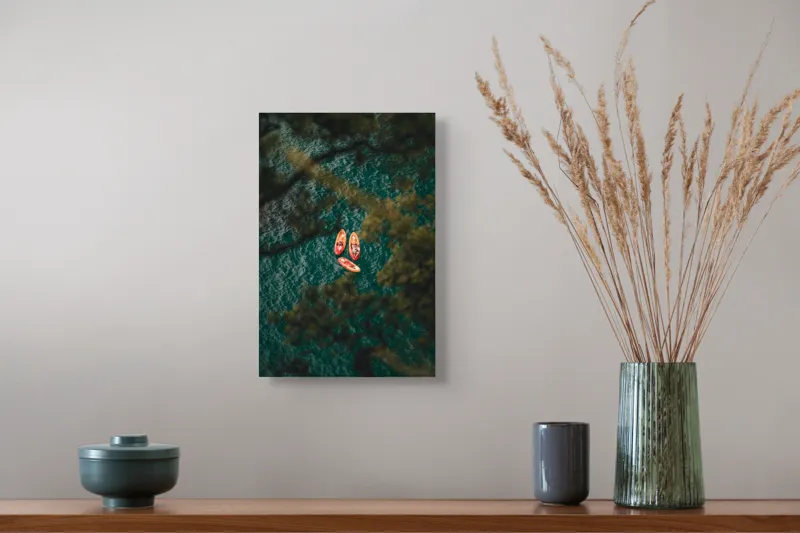 Tablou Canvas cu scenă de caiace în dansul apelor cristaline, 26 x 39 cm – poza 5