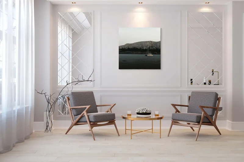 Tablou Canvas Catamaran Solitar între Munți Tăcuți, 100 x 100 cm – poza 7