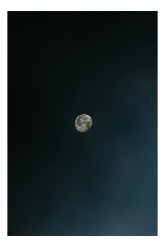 Tablou Canvas, "Luna solitară în noaptea adâncă", 50 x 50 cm