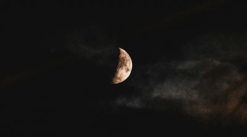 Tablou Canvas, "Luna ascunsă printre nori întunecați", 90 x 50 cm – poza 2