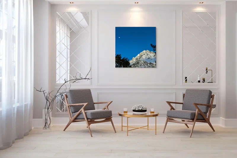 Tablou Canvas, "Luna plină deasupra piscurilor înzăpezite", Munți, Zăpadă, Lună, Cer, Siluetă, Brazi, Înălțime, Albastru, 100 x 100 cm – poza 7