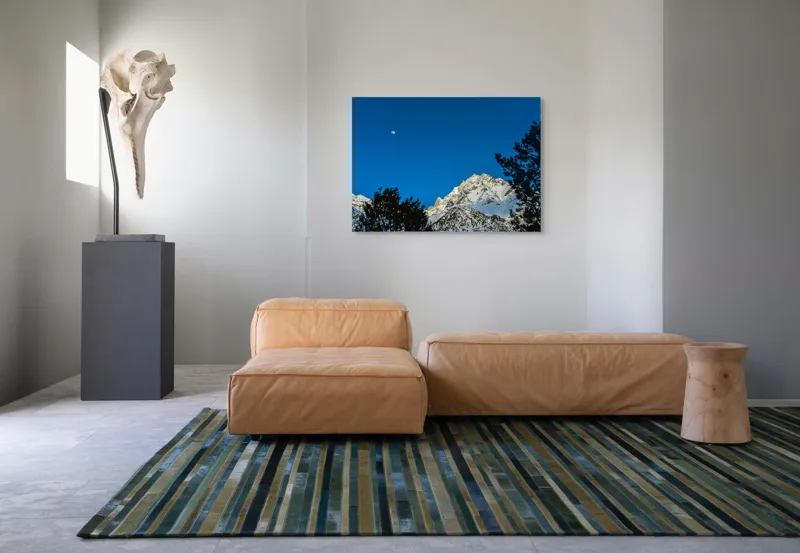 Tablou Canvas, "Luna plină deasupra piscurilor înzăpezite", Munți, Zăpadă, Lună, Cer, Siluetă, Brazi, Înălțime, Albastru, 100 x 70 cm – poza 7