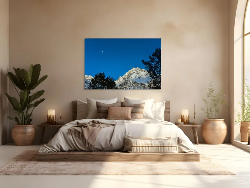 Tablou Canvas, "Luna plină deasupra piscurilor înzăpezite", Munți, Zăpadă, Lună, Cer, Siluetă, Brazi, Înălțime, Albastru, 150 x 100 cm – poza 4