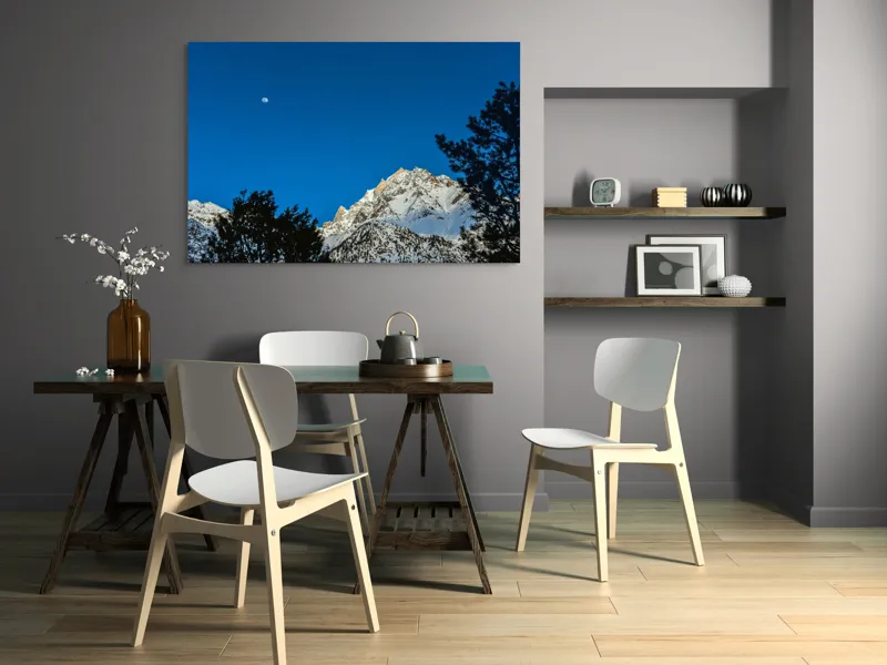 Tablou Canvas, "Luna plină deasupra piscurilor înzăpezite", Munți, Zăpadă, Lună, Cer, Siluetă, Brazi, Înălțime, Albastru, 150 x 100 cm – poza 5