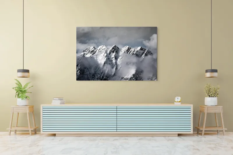 Tablou Canvas, "Muntele învăluit de nori albi", Colosal, Înzăpezit, Grandios, Impunător, Pitoresc, Înghețat, Majestic, Noros, Magnific, Rece, 150 x 100 cm – poza 6