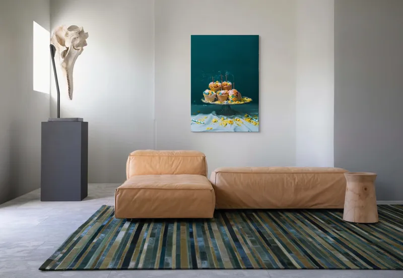 Tablou Canvas, "Petrecerea s-a terminat în tăcere", Cupcakes, Farfurie, Decor, Torturi, Lumânări, Sărbătoare, Nisip, Fum, Glazură, Verde, Galben, Albastru, 70 x 100 cm – poza 7