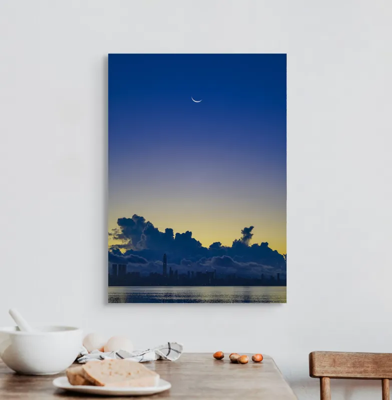 Tablou Canvas, "Luna melancolică peste orașul adormit", 50 x 70 cm – poza 3