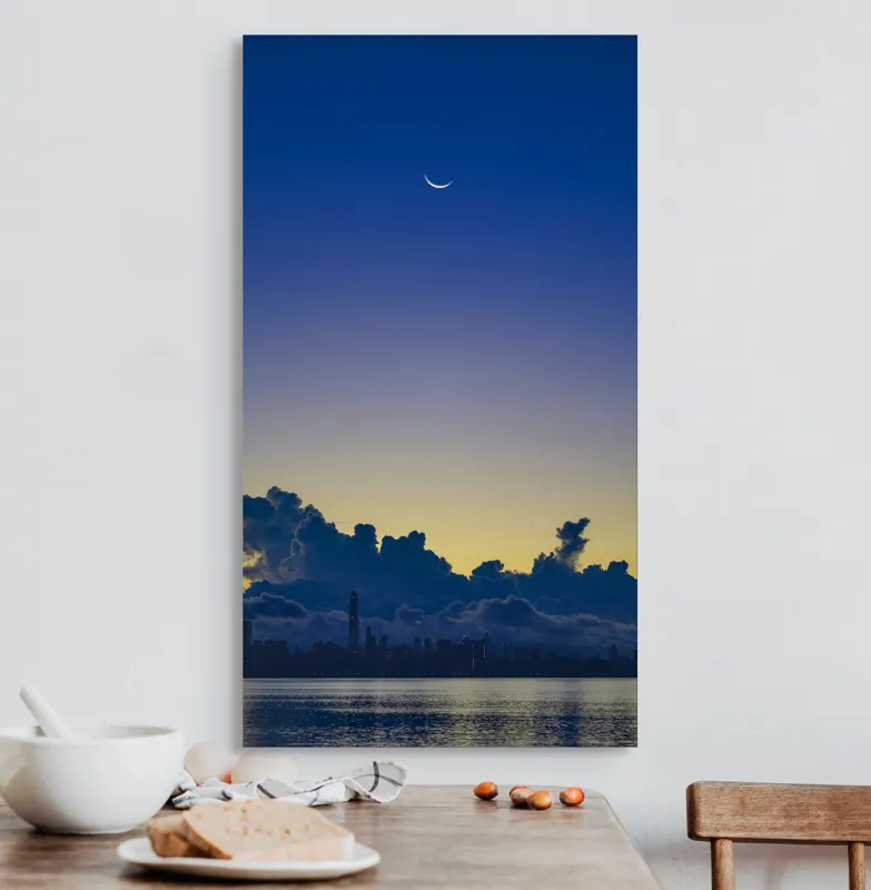 Tablou Canvas, "Luna melancolică peste orașul adormit", 50 x 90 cm – poza 3