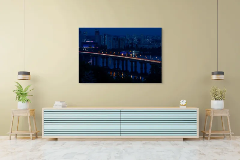 Tablou Canvas Podul luminii în orașul tăcerii, scenă urbană nocturnă, 150 x 100 cm – poza 6