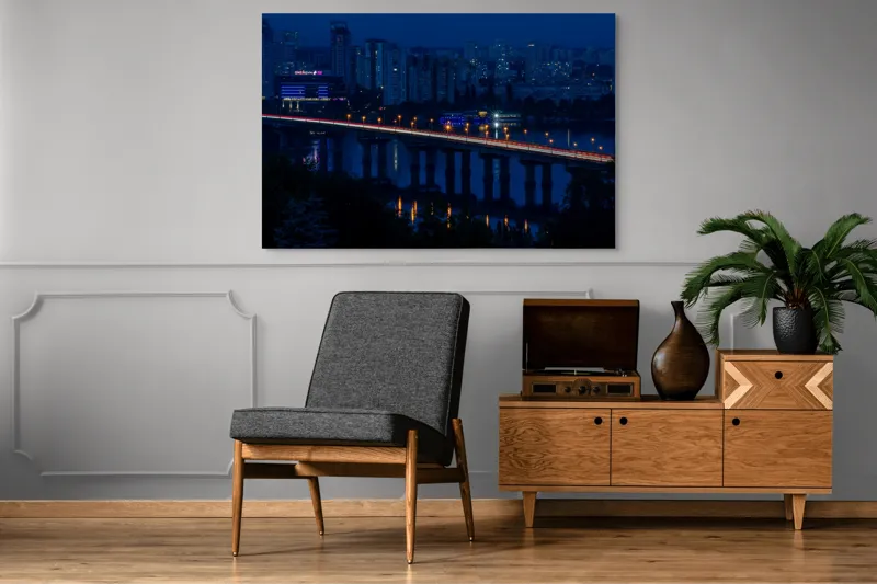 Tablou Canvas Podul luminii în orașul tăcerii, scenă urbană nocturnă, 150 x 100 cm – poza 8