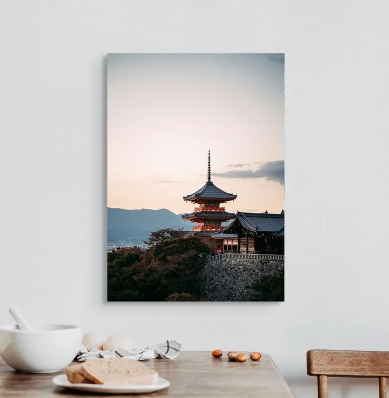 Tablou Canvas, "Templul veghind apusul liniștit", Pagodă, Apus, Cer, Japonez, Natură, Dealuri, Arhitectură, 50 x 70 cm – poza 3