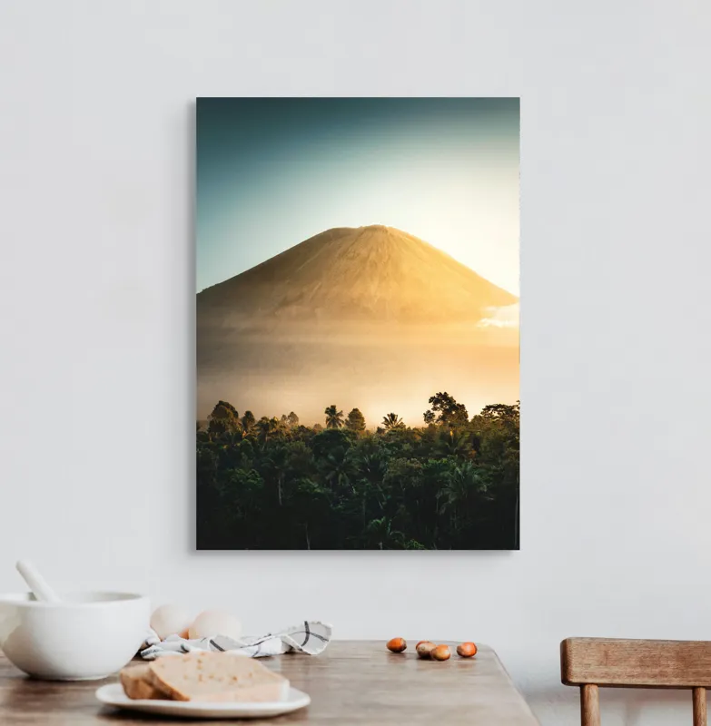 Tablou Canvas, "Eternitatea unui munte în zori", Munte, Vulcan, Răsărit, Pădure, Lumină, Ceață, Vegetație, Cer, Natural, Spectaculos, 50 x 70 cm – poza 3