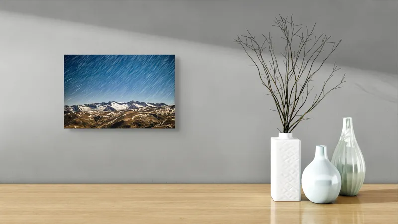 Tablou Canvas, "Cer înstelat deasupra munților înzăpeziți", Stele, Noapte, Munți, Zăpadă, Cer, Peisaj, Lumină, Mișcare, 39 x 26 cm – poza 8