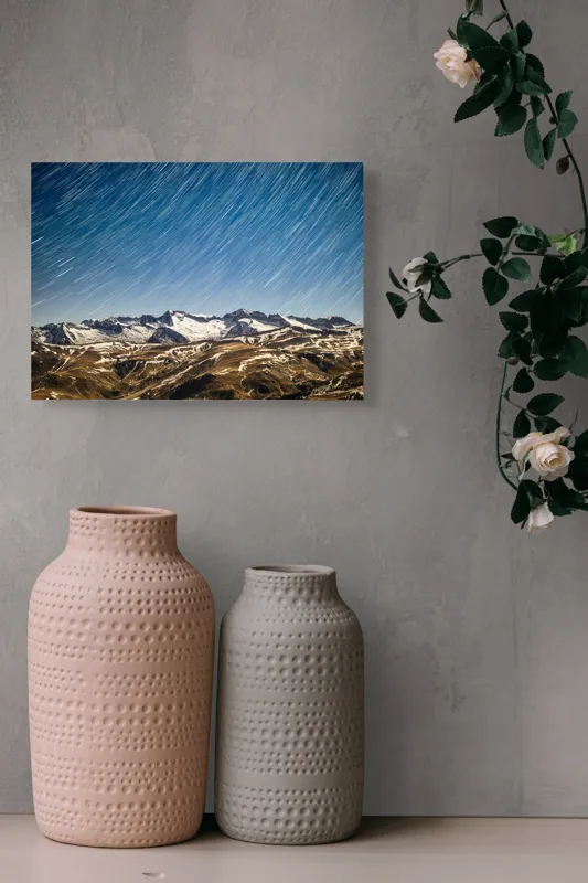 Tablou Canvas, "Cer înstelat deasupra munților înzăpeziți", Stele, Noapte, Munți, Zăpadă, Cer, Peisaj, Lumină, Mișcare, 54 x 39 cm – poza 8