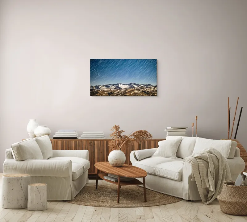 Tablou Canvas, "Cer înstelat deasupra munților înzăpeziți", Stele, Noapte, Munți, Zăpadă, Cer, Peisaj, Lumină, Mișcare, 90 x 50 cm – poza 4
