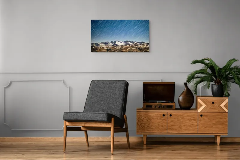 Tablou Canvas, "Cer înstelat deasupra munților înzăpeziți", Stele, Noapte, Munți, Zăpadă, Cer, Peisaj, Lumină, Mișcare, 90 x 50 cm – poza 6